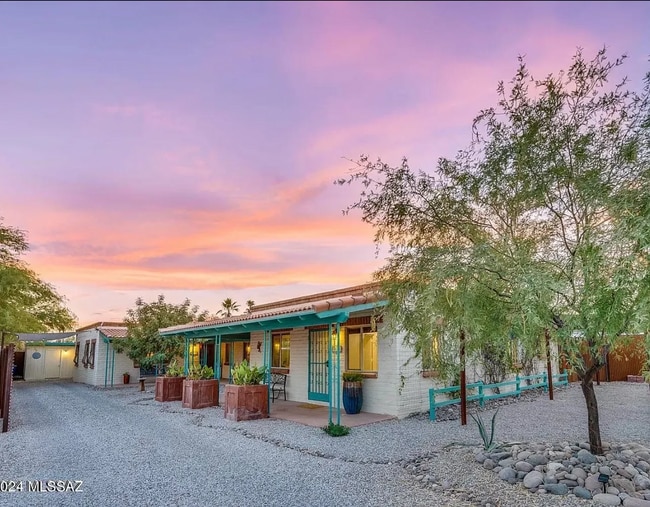 Building Photo - 3033 N Cherry Ave