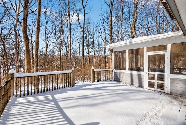 Building Photo - Beautiful Home surrounded by nature!
