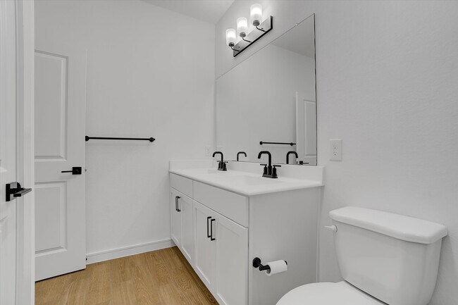 Building Photo - 8438 Bay Rdg Cir