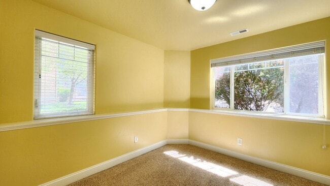 Building Photo - Elegant Stephens Pointe Condominiums