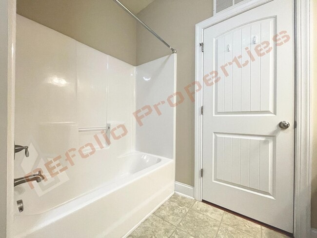 Building Photo - Lovely 3 Story 3 Bedroom 3.5 Bath 1 Car-Ga...