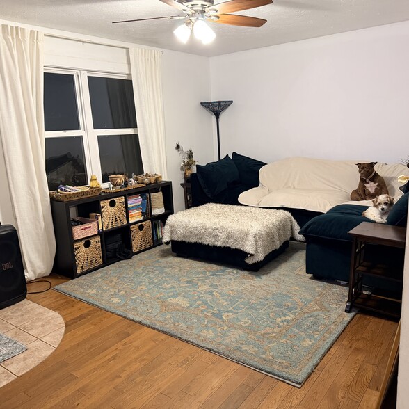 Building Photo - 821 Melbourne St