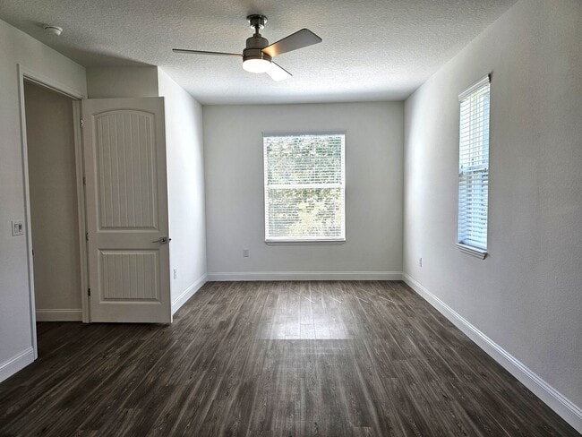 Building Photo - *****STUNNING 4/2 HOME IN PALM COAST 3 CAR GARAGE!