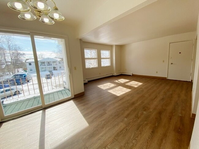 Building Photo - 3909 Malaspina Cir