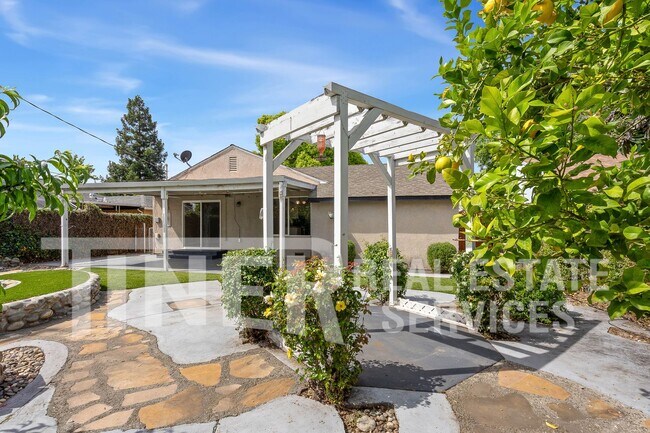 Building Photo - 5021 Priscilla Ln