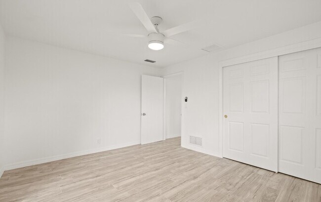 Building Photo - Home For Rent in Clearwater Manor!