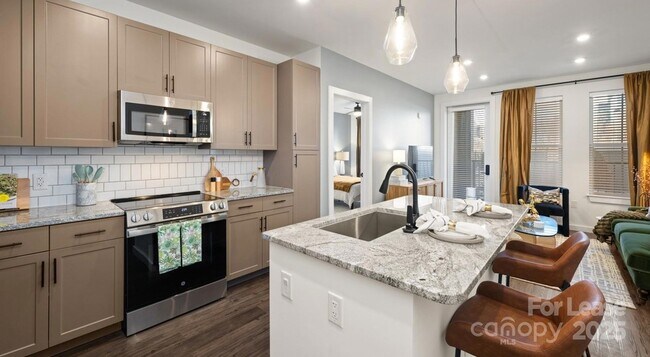 Building Photo - 515 Royal Ct