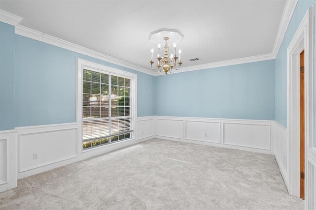 Building Photo - 1903 Port Royal Dr