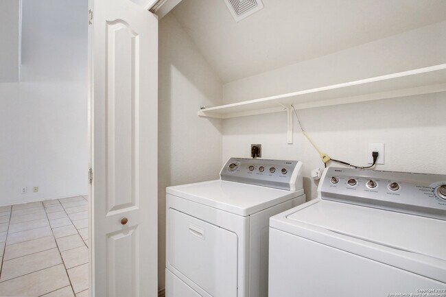 Building Photo - 6002 Woodway Pl