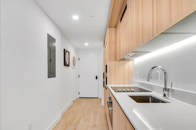 Building Photo - 225 N Miami Ave