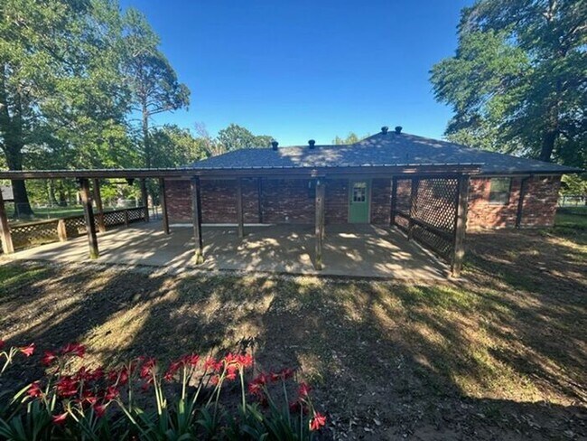 Building Photo - Lakeside Dream Home: Fully Remodeled 4BD/2BA Near Loop 323
