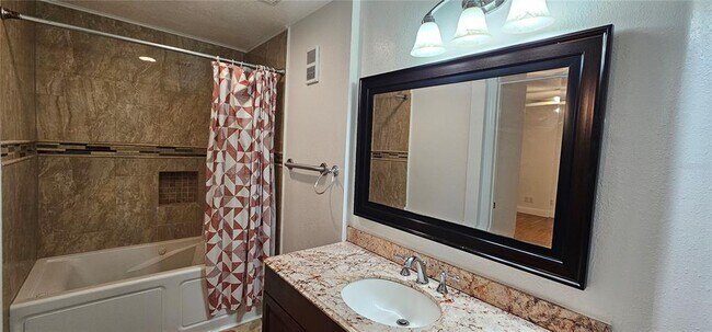 Building Photo - 8821 Coral Palms Ct