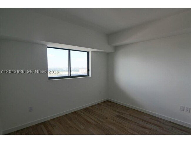 Building Photo - 460 NE 28th St