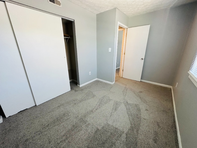 Building Photo - 1392 Summit St