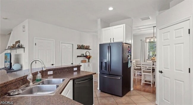 Building Photo - 321 Shadow Lakes Dr
