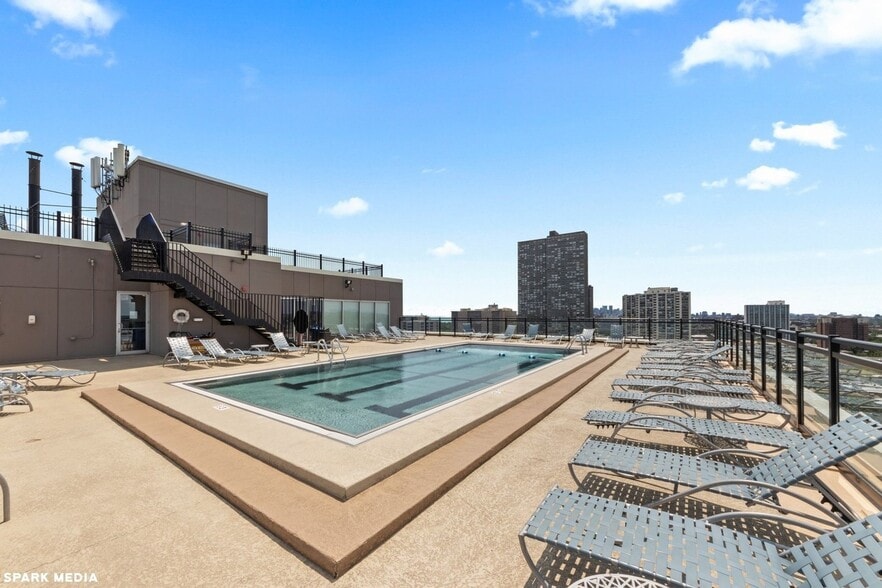 Building Photo - 720 W Gordon Terrace