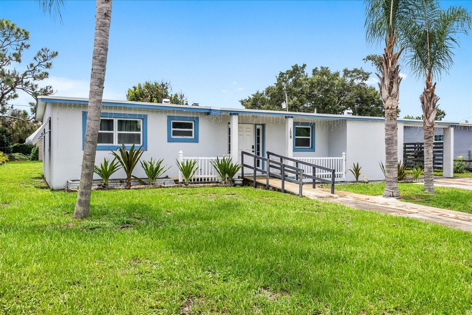 Building Photo - 128 SE Prima Vista Blvd