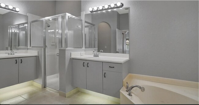 Master Bathroom w/ Showe - 8404 Staniel Cay