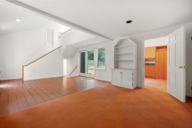 Building Photo - 188 Country Dr