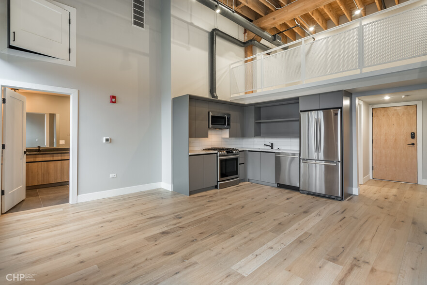 Building Photo - 731 N Sangamon St