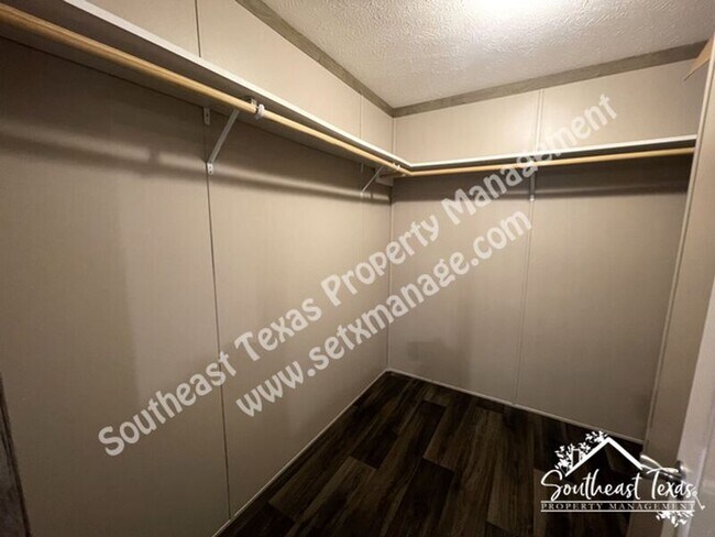 Building Photo - 4740 Ariola Ln