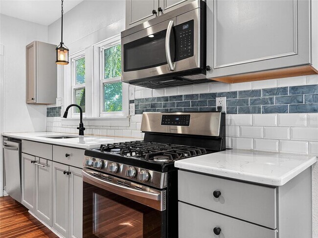 Building Photo - 1016 E Washington Ave