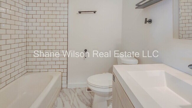 Building Photo - 1202 Greenwood Rd