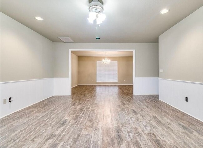 Building Photo - Spacious 4-Bedroom / 3-Bathroom Home in a Prime NW OKC Location!