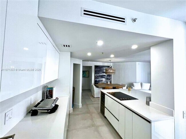 Building Photo - 701 Brickell Key Blvd