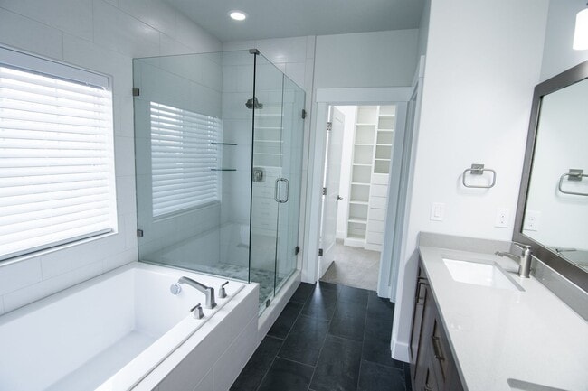 Building Photo - Gorgeous 2-Story Home In a Gated Community!