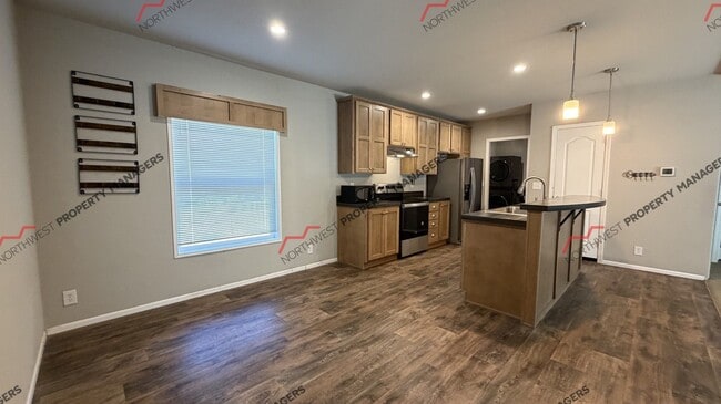 Building Photo - STATUS: *AVAILABLE* | R335 | $2295 + $100 flat rate for Electric and sewer