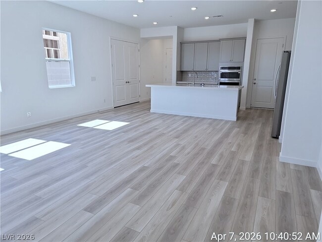 Building Photo - 96 Ibiza Lk Dr