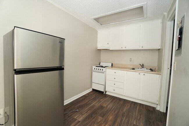 Building Photo - Holly Park Square Apartments