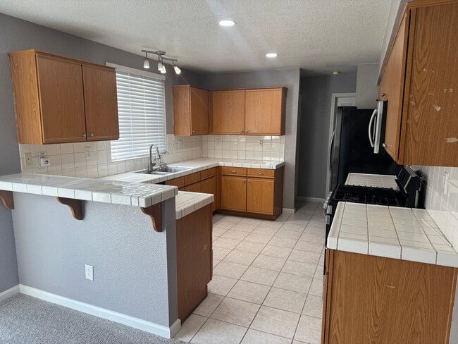 Building Photo - 245 Rambler Rose Ln