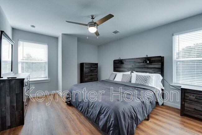 Building Photo - 7954 Sayers St