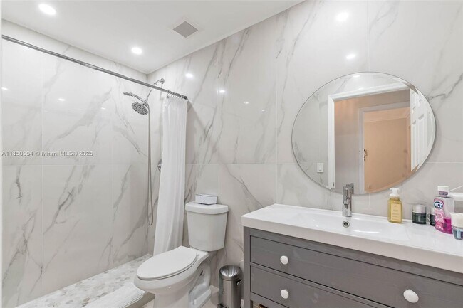 Building Photo - 9765 SW 155th Ct