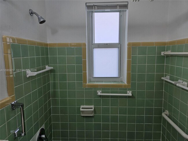 Building Photo - 145 SW 60th Ct