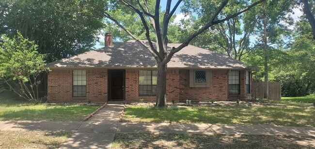 Building Photo - 3509 Scott Dr