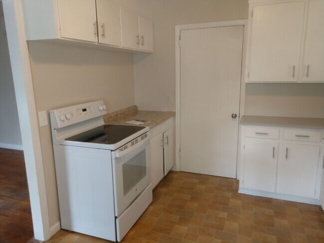 Building Photo - 1533 Beaucrest Ave