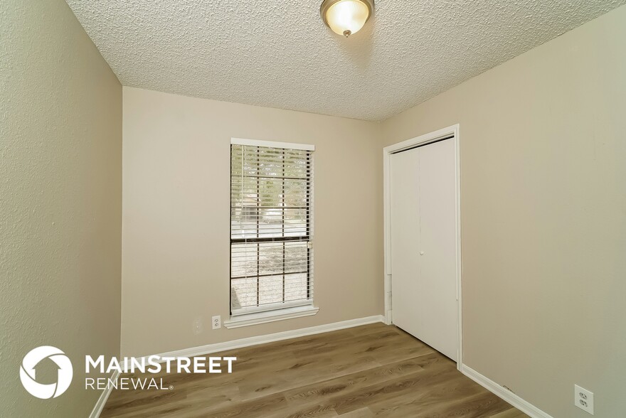 Building Photo - 1530 Lahn Rd