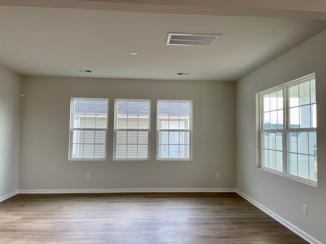Building Photo - 15623 Country House St
