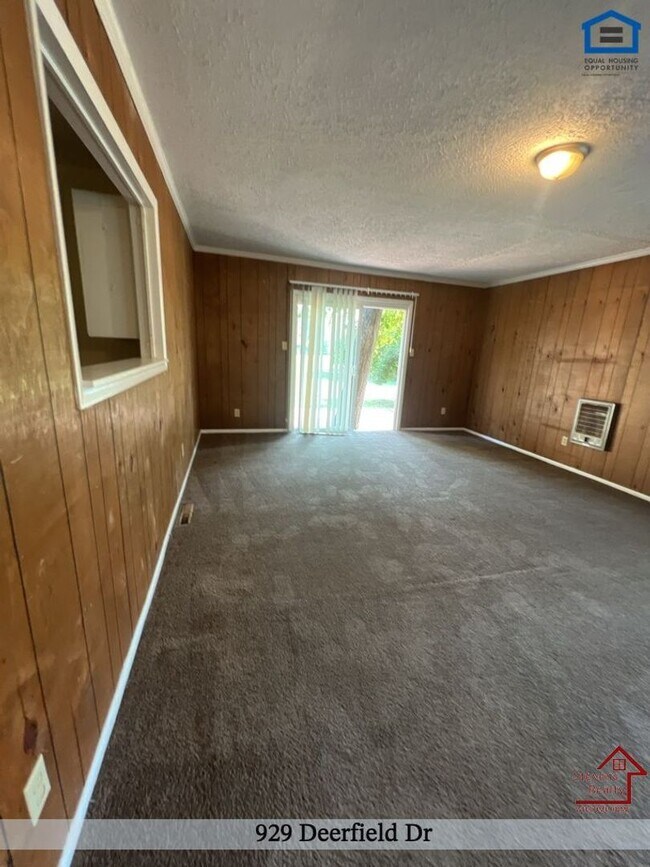 Building Photo - 929 Deerfield Dr