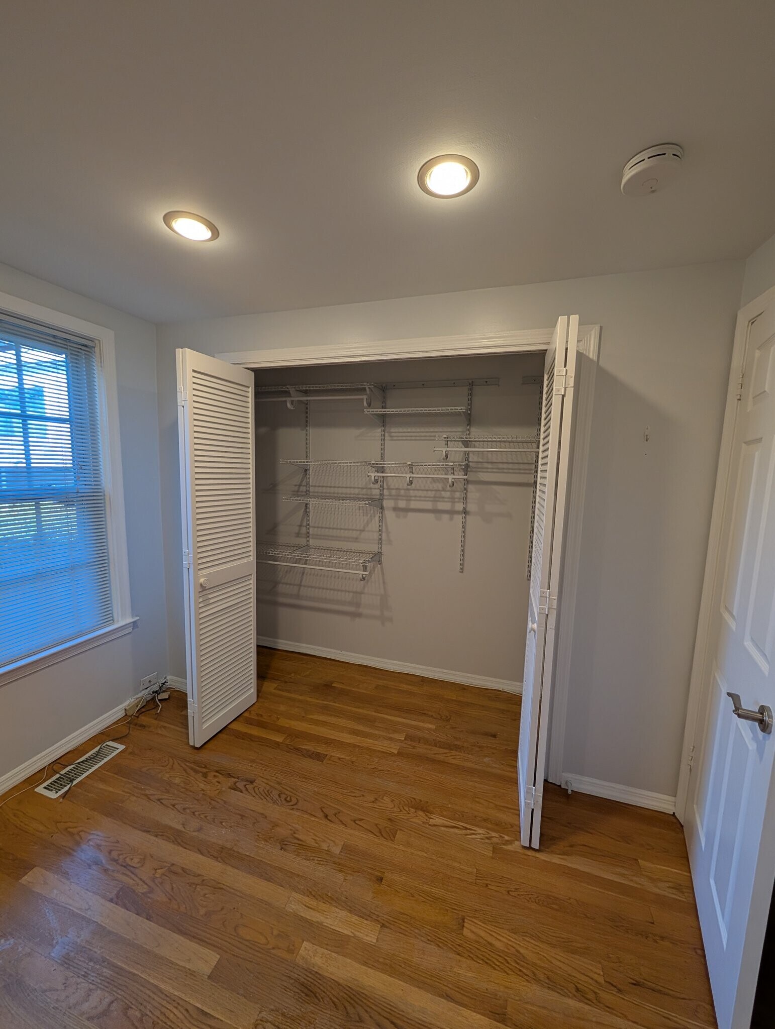 Building Photo - 726 6th St NE