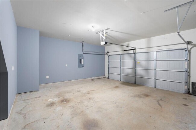 Building Photo - 613 Stonehurst Ln