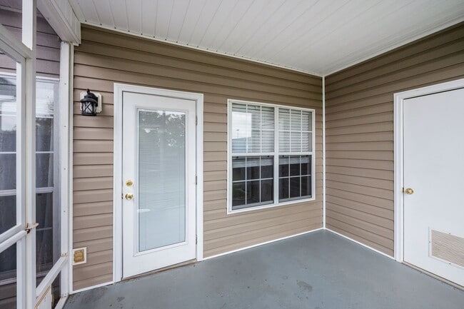 Building Photo - Great find in Foley Complex!