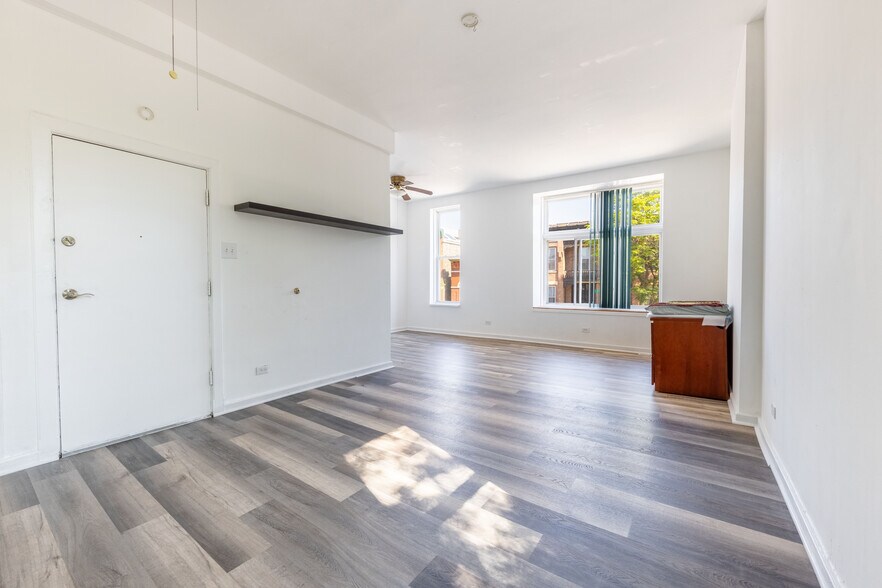 Building Photo - 901 W 19th St