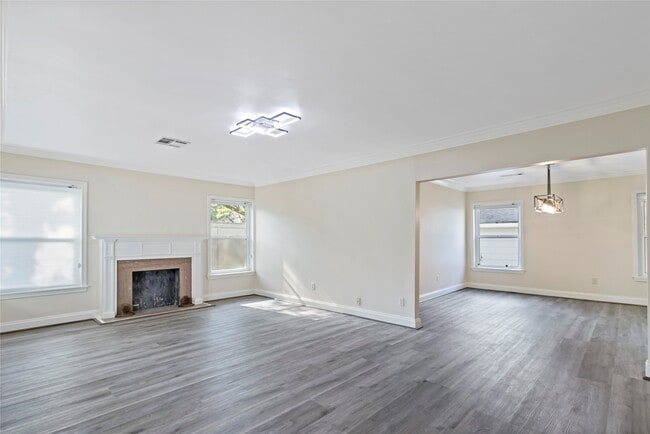 Building Photo - 2530 Wordsworth St