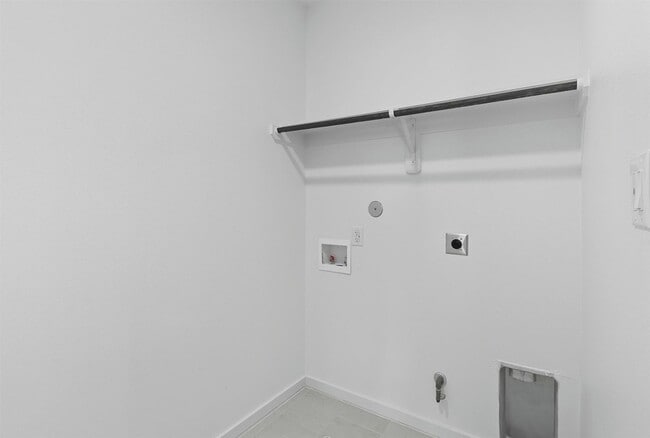 Building Photo - 2927 El Fenice Ln