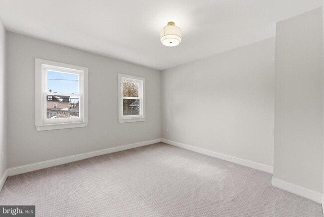 Building Photo - 923 Ridgeway St