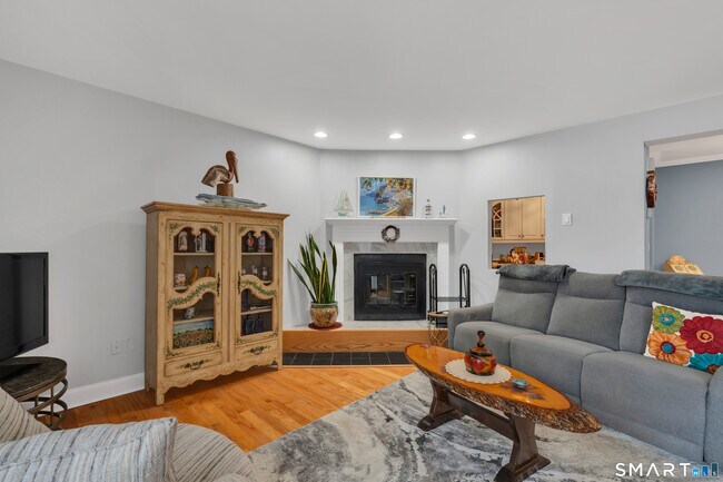 Building Photo - 92 Limewood Ave